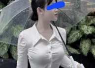 Hot girl Gia Lai đi chơi thiếu tiền nhưng mang thẻ ATM vạn năng